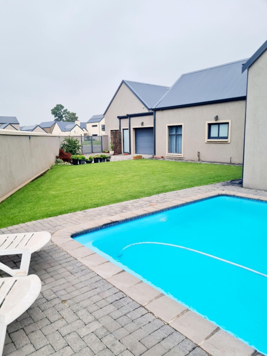 4 Bedroom Property for Sale in Heron Banks Golf Estate Free State